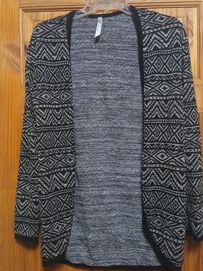 Andree Black & Gray Geometric Open-Front Cardigan